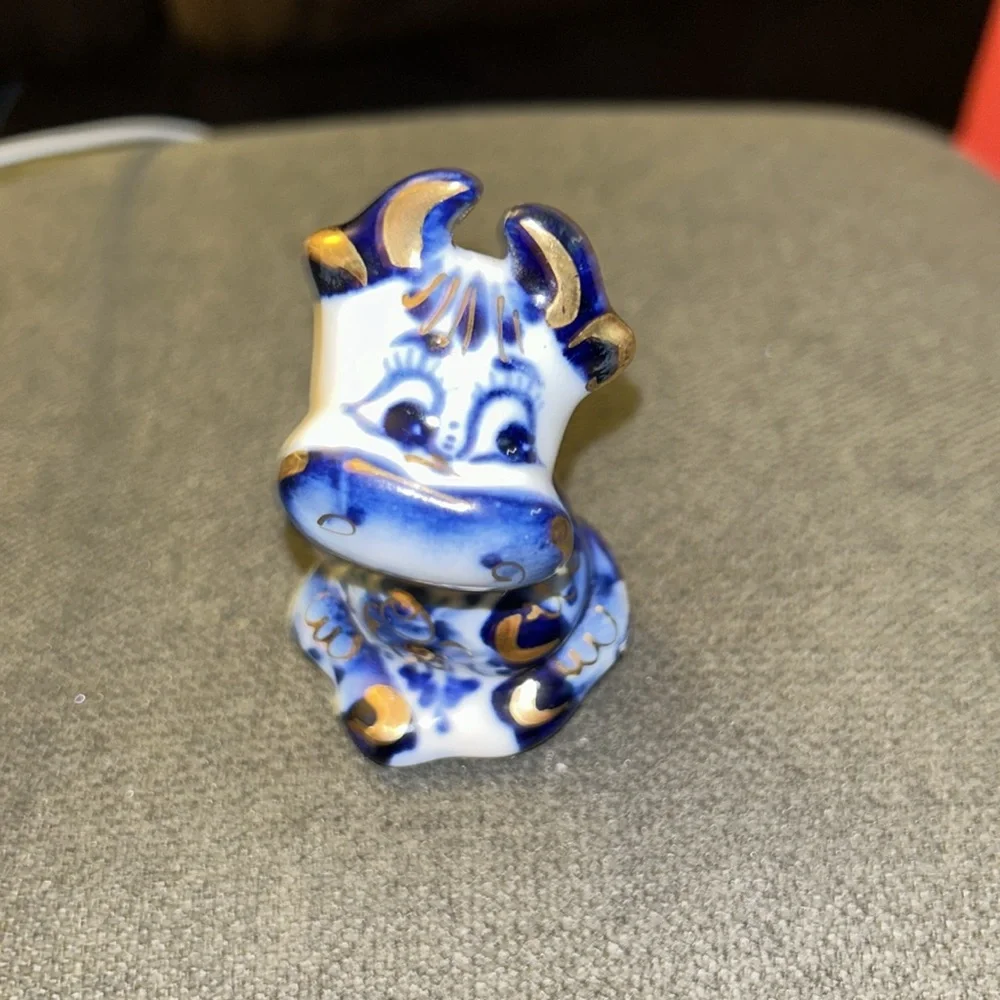 Vintage Russian Gzhel Porcelain Figurine Bull Cow Ox Cobalt Blue & Gold - Picture 2 of 9